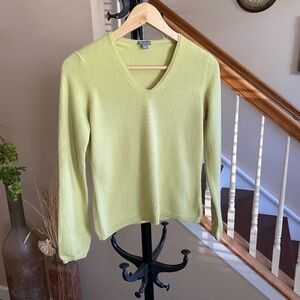 Ann Taylor 100% Cashmere V-neck Sweater Lime Green color Size Medium